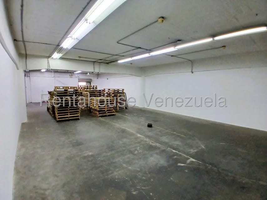 Comercial (Galpon - Deposito) en Alquiler en Los Cortijos de Lourdes, Distrito Metropolitano - 5