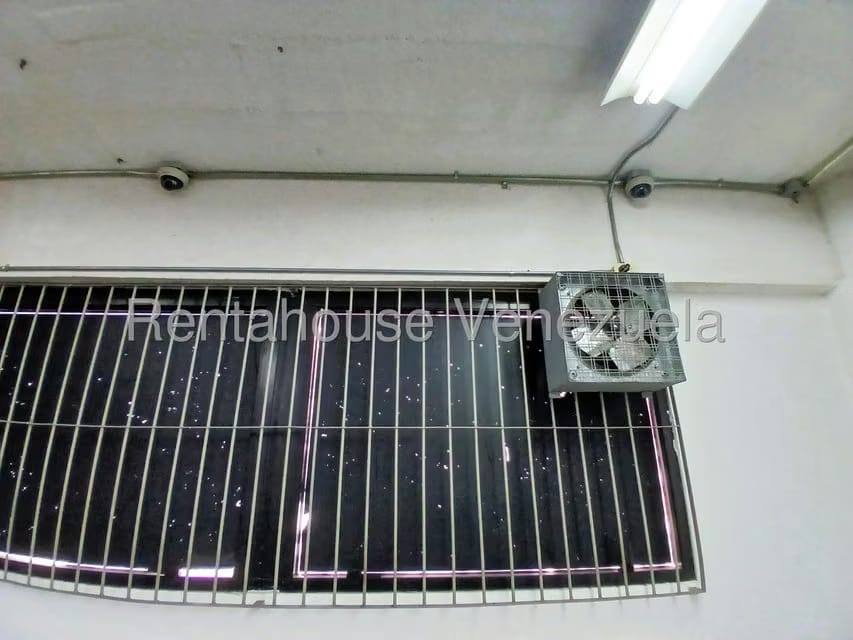 Comercial (Galpon - Deposito) en Alquiler en Los Cortijos de Lourdes, Distrito Metropolitano - 7