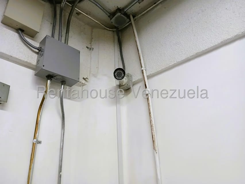 Comercial (Galpon - Deposito) en Alquiler en Los Cortijos de Lourdes, Distrito Metropolitano - 8