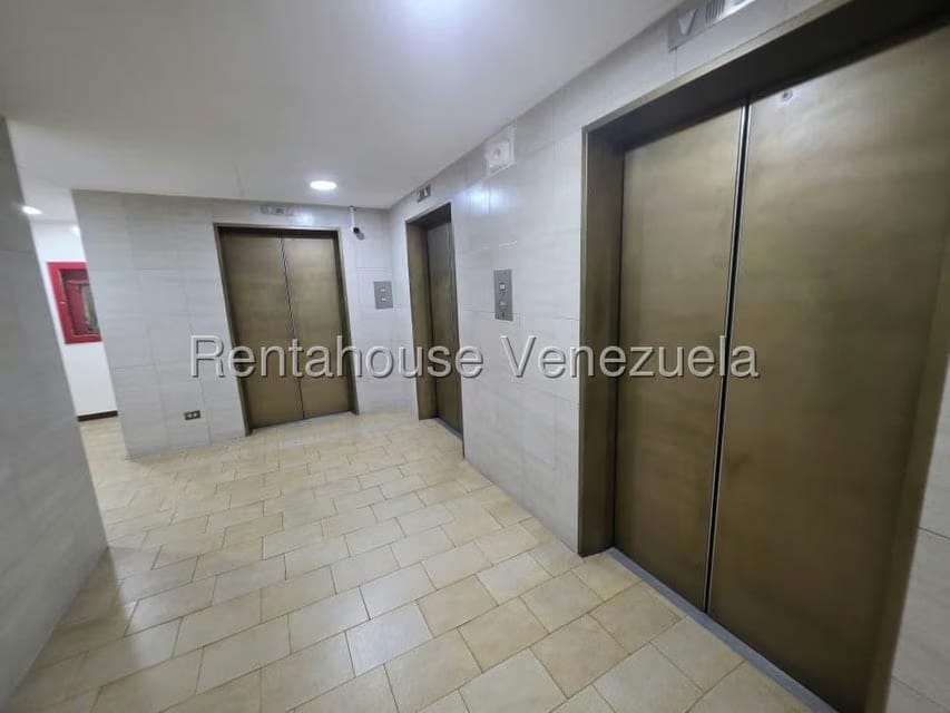 Comercial (Oficina) en Alquiler en Parroquia Catedral, Distrito Metropolitano - 23