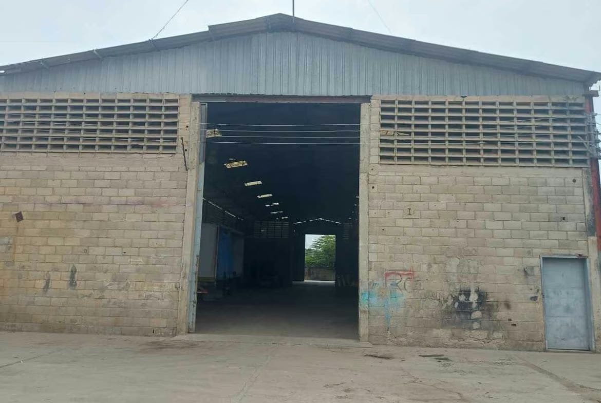 Se ofrece en arrendamiento galpón - 2