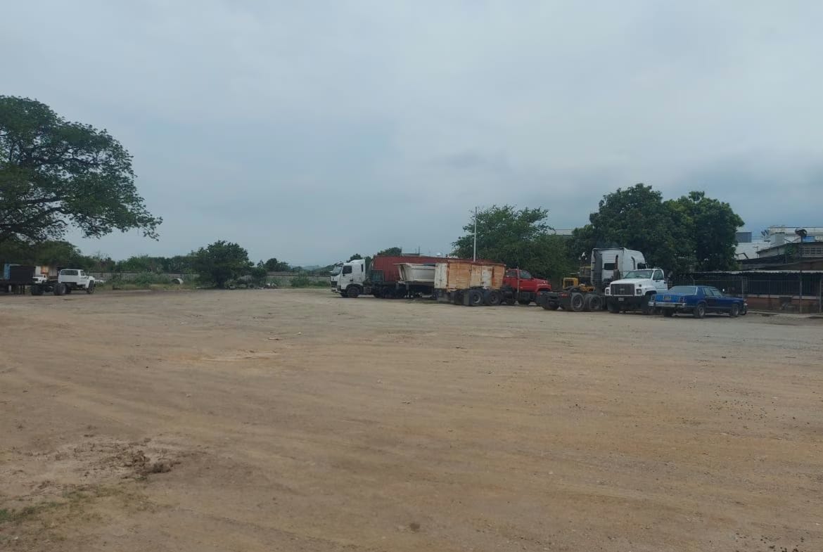 Se ofrece en arrendamiento galpón - 10