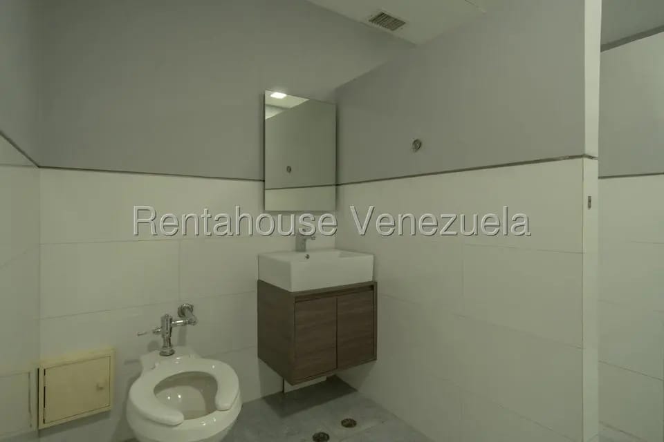 Comercial (Oficina) en Alquiler en Los Naranjos del Cafetal, Distrito Metropolitano - 15