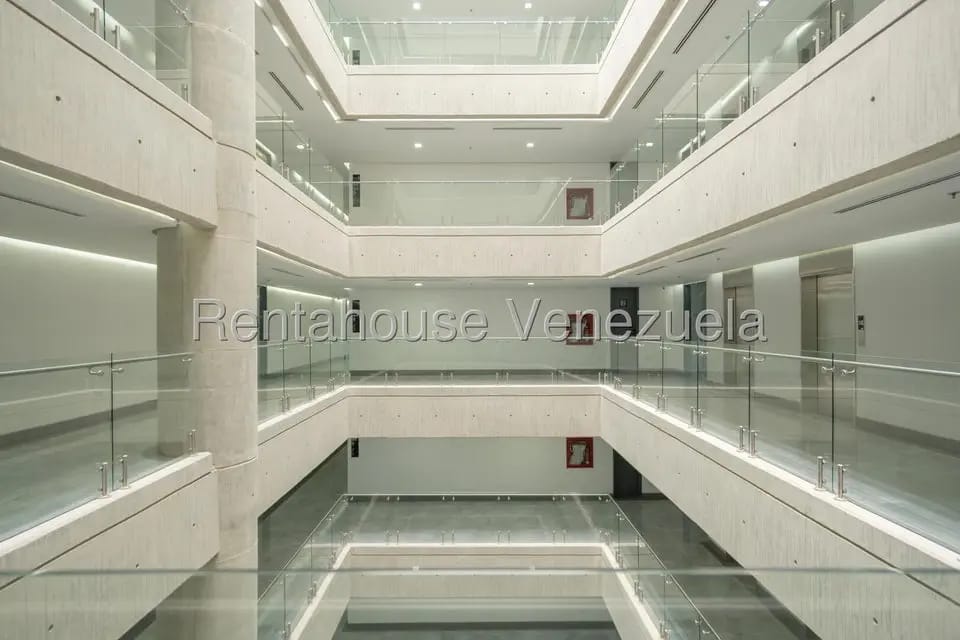 Comercial (Oficina) en Alquiler en Los Naranjos del Cafetal, Distrito Metropolitano - 7