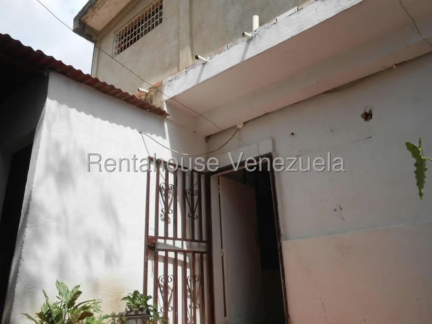 Casa (Duplex) en Venta en Parroquia Juan de Villegas, Lara - 48