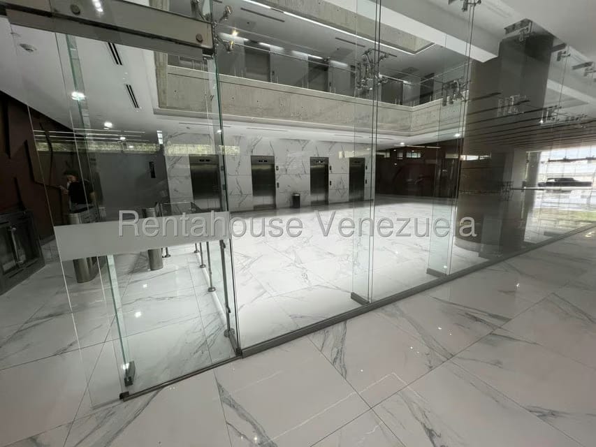 Comercial (Oficina) en Alquiler en Cerro Verde, Distrito Metropolitano - 16