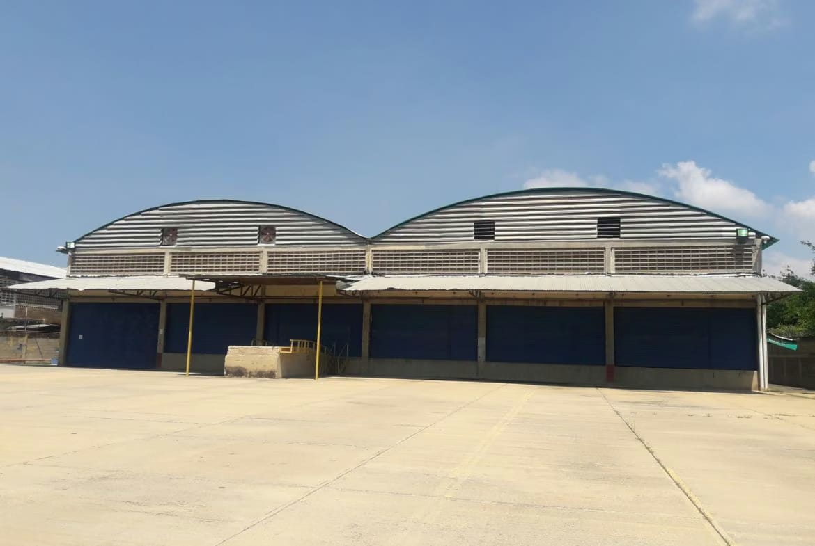 SE ALQUILAN GALPONES SE LA ZONA IND. LOS MONTONES - 3