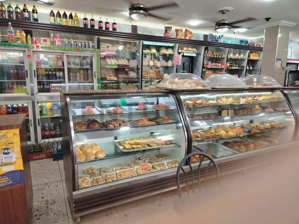 En Alquiler Local de Panaderia en sector La Candelaria - 3