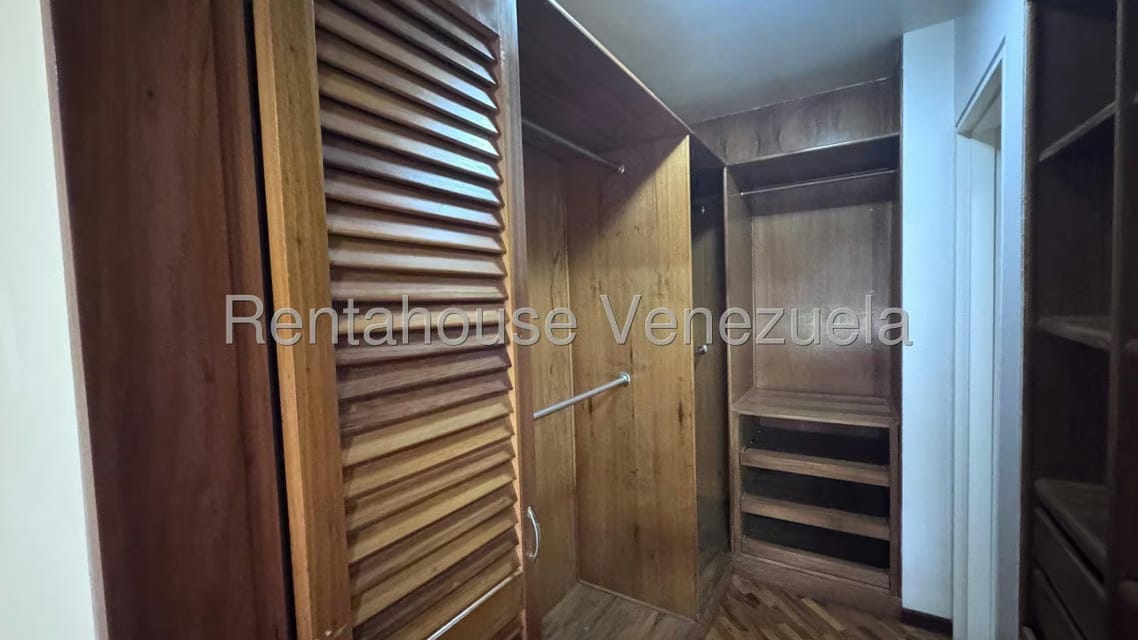 Apartamento (1 Nivel) en Alquiler en Campo Alegre, Distrito Metropolitano - 32