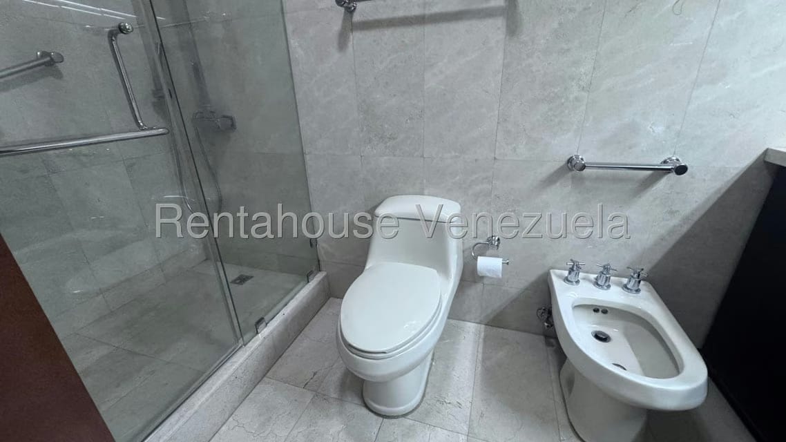 Apartamento (1 Nivel) en Alquiler en Campo Alegre, Distrito Metropolitano - 34