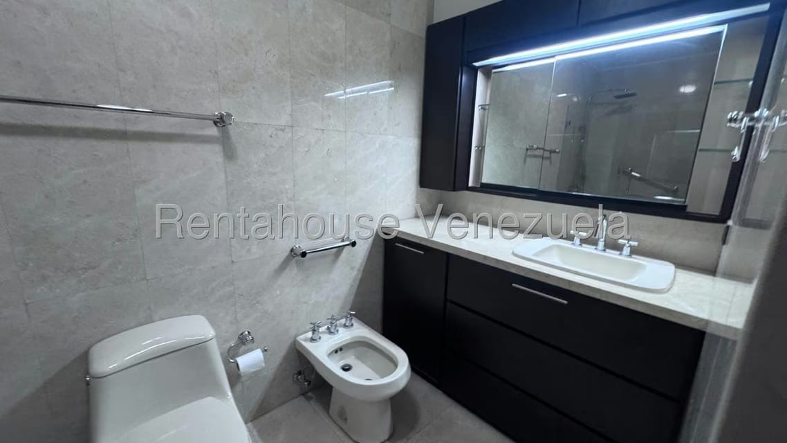 Apartamento (1 Nivel) en Alquiler en Campo Alegre, Distrito Metropolitano - 39