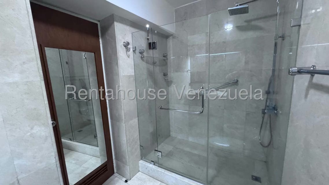 Apartamento (1 Nivel) en Alquiler en Campo Alegre, Distrito Metropolitano - 40