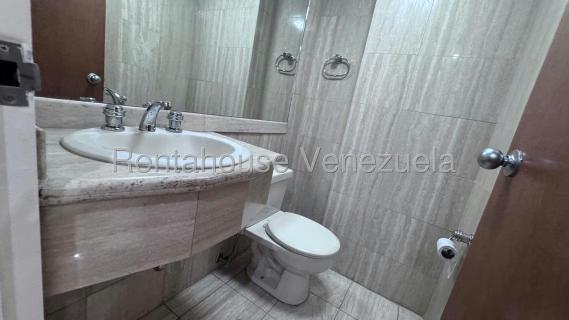 Apartamento (1 Nivel) en Alquiler en Campo Alegre, Distrito Metropolitano - 41