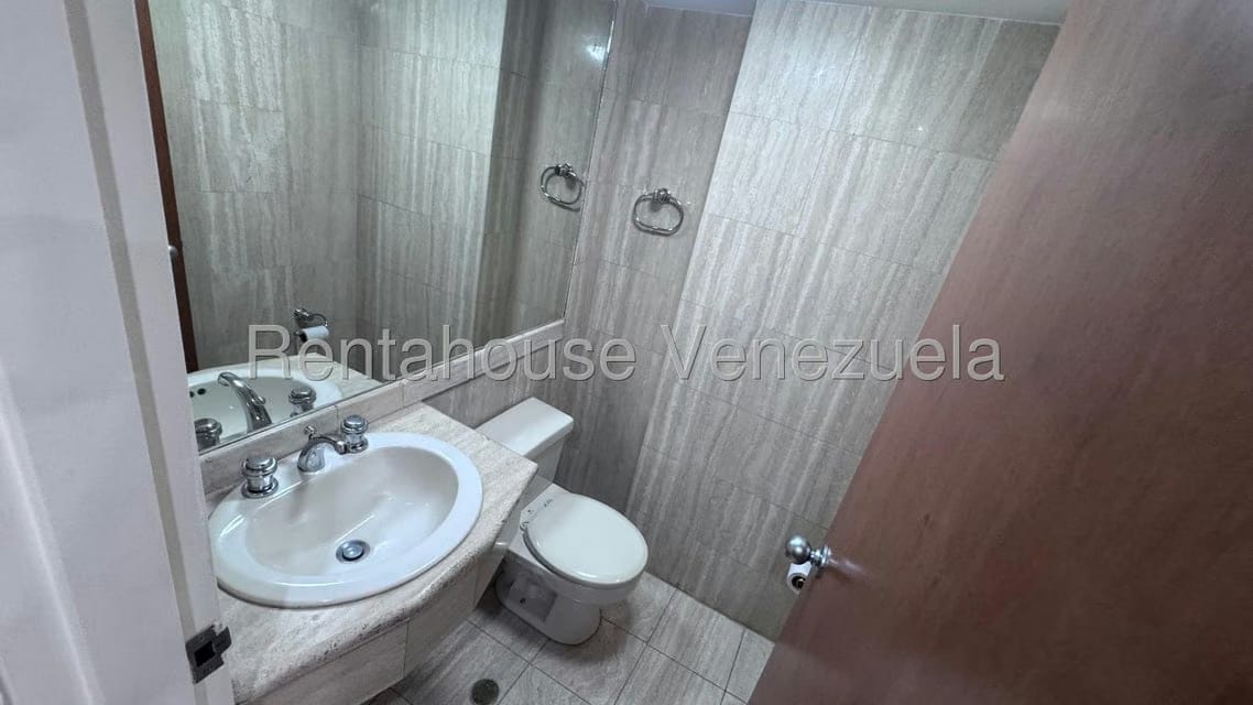 Apartamento (1 Nivel) en Alquiler en Campo Alegre, Distrito Metropolitano - 42