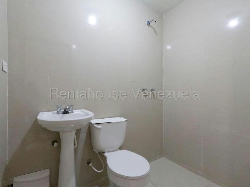 Casa (1 Nivel) en Venta en Ciudad Roca, Lara - 25