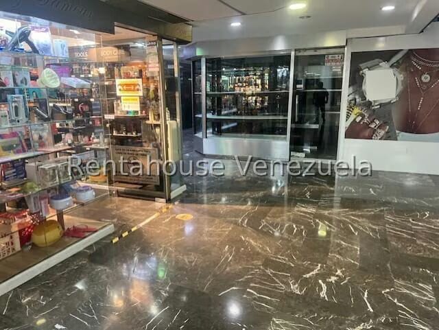 Comercial (Local Comercial) en Alquiler en Prados del Este, Distrito Metropolitano - 4