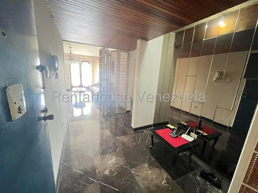Apartamento (1 Nivel) en Alquiler en Los Palos Grandes, Distrito Metropolitano - 11