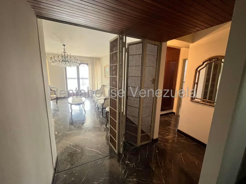 Apartamento (1 Nivel) en Alquiler en Los Palos Grandes, Distrito Metropolitano - 12