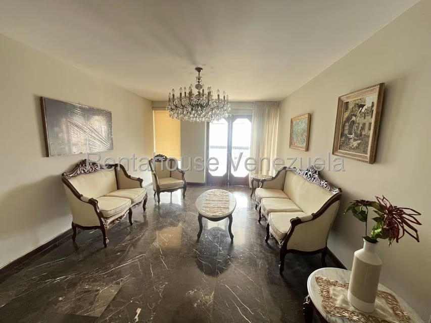 Apartamento (1 Nivel) en Alquiler en Los Palos Grandes, Distrito Metropolitano - 13