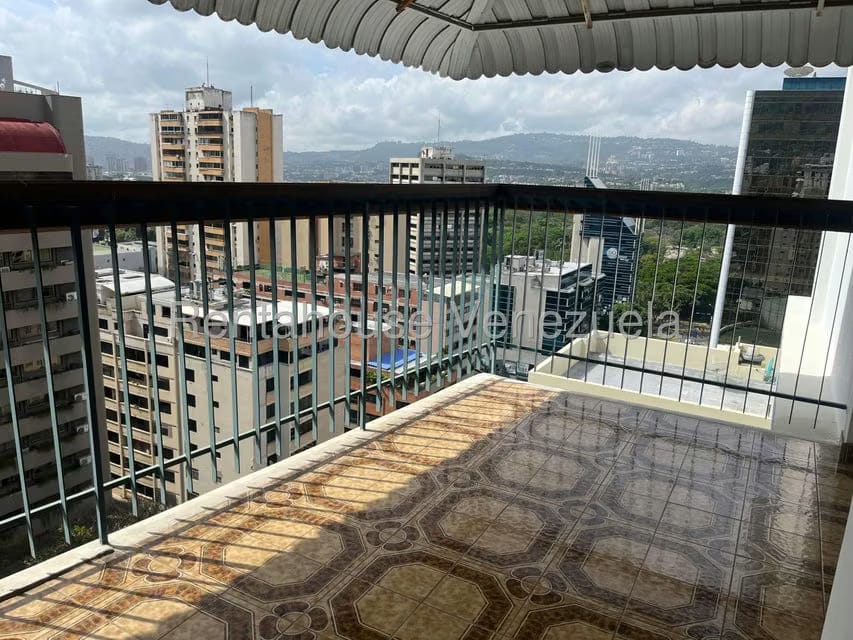 Apartamento (1 Nivel) en Alquiler en Los Palos Grandes, Distrito Metropolitano - 14