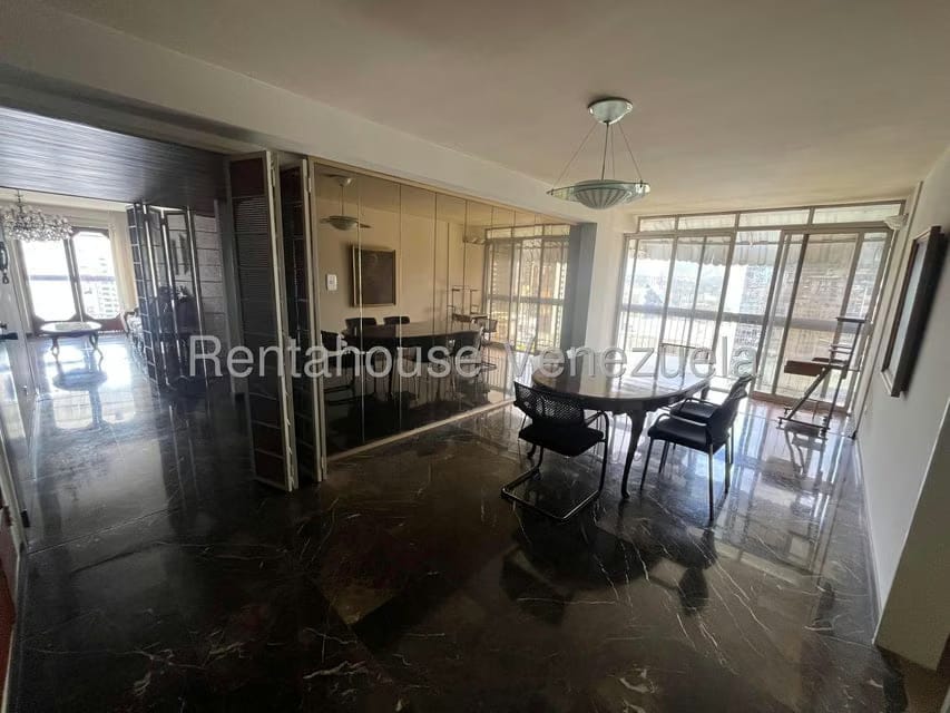 Apartamento (1 Nivel) en Alquiler en Los Palos Grandes, Distrito Metropolitano - 19