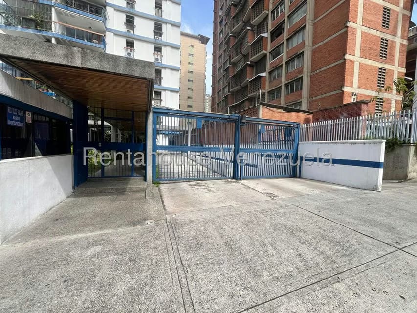 Apartamento (1 Nivel) en Alquiler en Los Palos Grandes, Distrito Metropolitano - 3