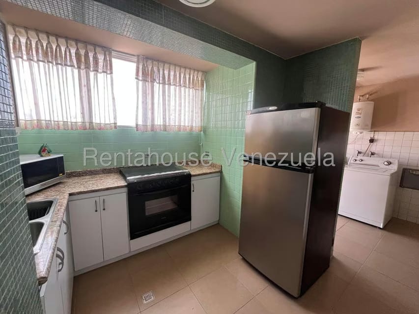 Apartamento (1 Nivel) en Alquiler en Los Palos Grandes, Distrito Metropolitano - 21