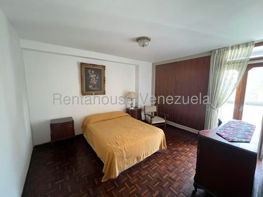 Apartamento (1 Nivel) en Alquiler en Los Palos Grandes, Distrito Metropolitano - 24