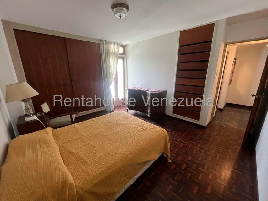 Apartamento (1 Nivel) en Alquiler en Los Palos Grandes, Distrito Metropolitano - 25