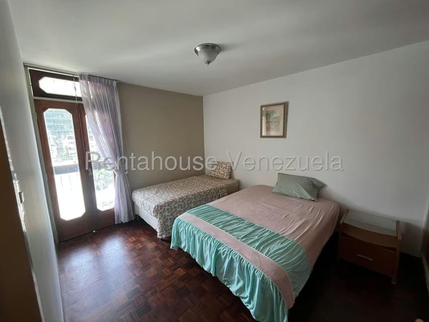 Apartamento (1 Nivel) en Alquiler en Los Palos Grandes, Distrito Metropolitano - 28