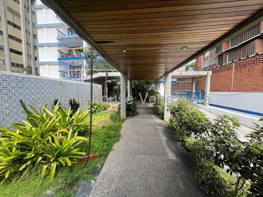 Apartamento (1 Nivel) en Alquiler en Los Palos Grandes, Distrito Metropolitano - 4