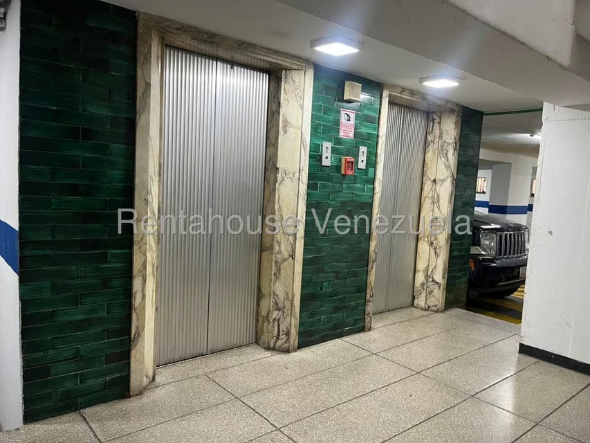 Apartamento (1 Nivel) en Alquiler en Los Palos Grandes, Distrito Metropolitano - 33