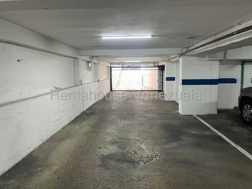 Apartamento (1 Nivel) en Alquiler en Los Palos Grandes, Distrito Metropolitano - 34