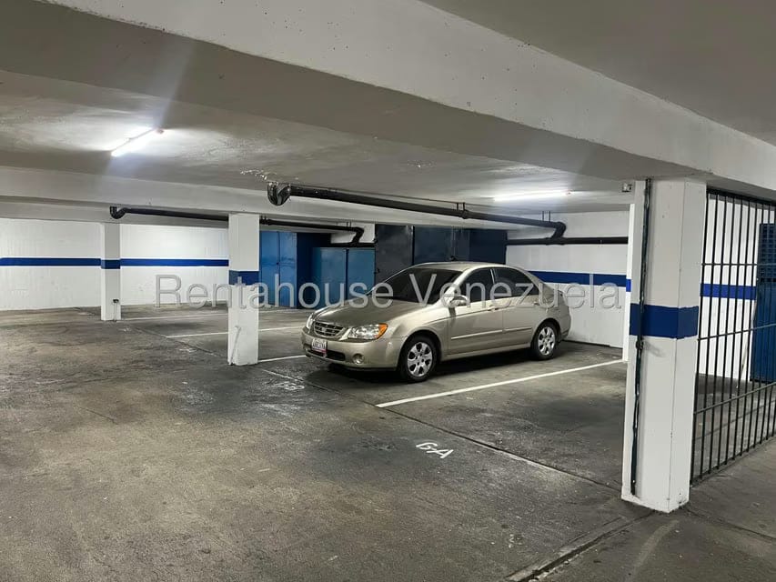 Apartamento (1 Nivel) en Alquiler en Los Palos Grandes, Distrito Metropolitano - 35