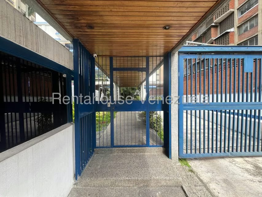 Apartamento (1 Nivel) en Alquiler en Los Palos Grandes, Distrito Metropolitano - 36