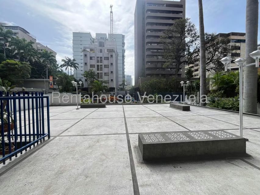 Apartamento (1 Nivel) en Alquiler en Los Palos Grandes, Distrito Metropolitano - 5