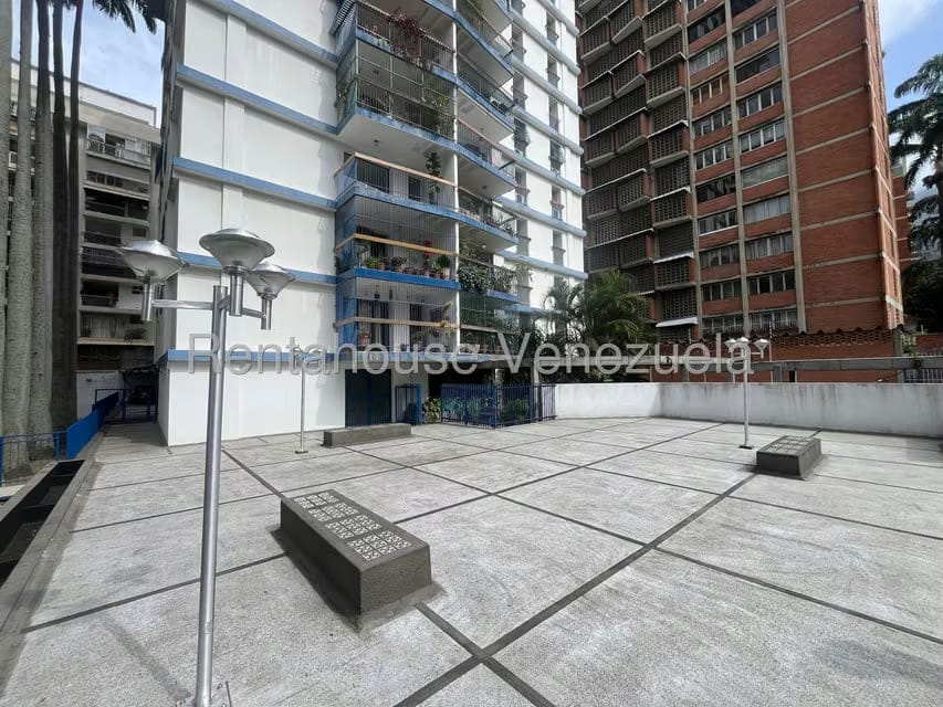 Apartamento (1 Nivel) en Alquiler en Los Palos Grandes, Distrito Metropolitano - 6