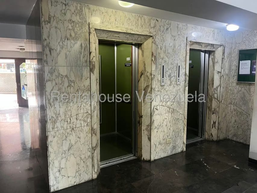 Apartamento (1 Nivel) en Alquiler en Los Palos Grandes, Distrito Metropolitano - 9