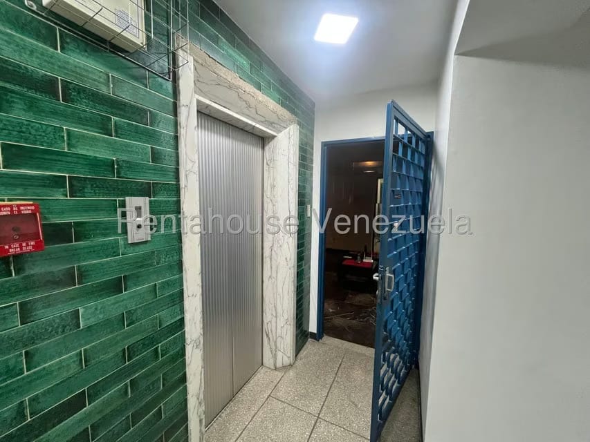 Apartamento (1 Nivel) en Alquiler en Los Palos Grandes, Distrito Metropolitano - 10