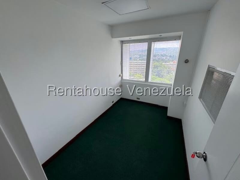 Comercial (Oficina) en Alquiler en Los Palos Grandes, Distrito Metropolitano - 11