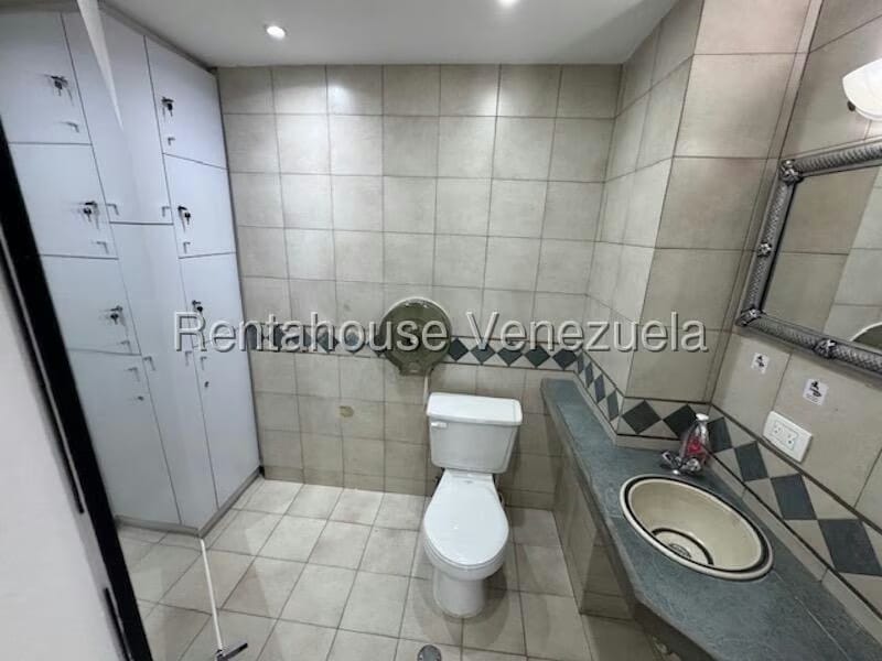 Comercial (Oficina) en Alquiler en Los Palos Grandes, Distrito Metropolitano - 12