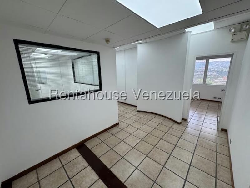 Comercial (Oficina) en Alquiler en Los Palos Grandes, Distrito Metropolitano - 14