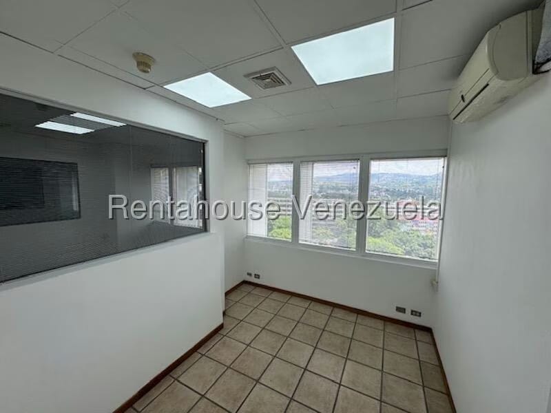Comercial (Oficina) en Alquiler en Los Palos Grandes, Distrito Metropolitano - 15