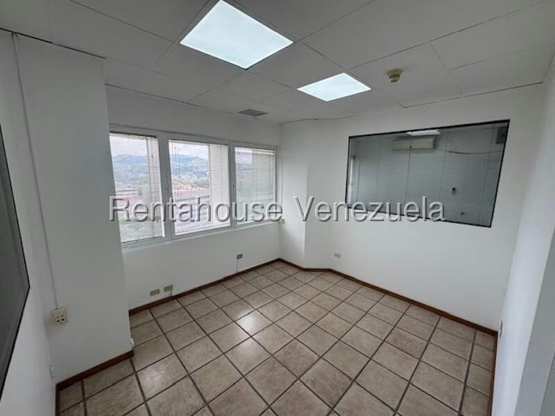 Comercial (Oficina) en Alquiler en Los Palos Grandes, Distrito Metropolitano - 16