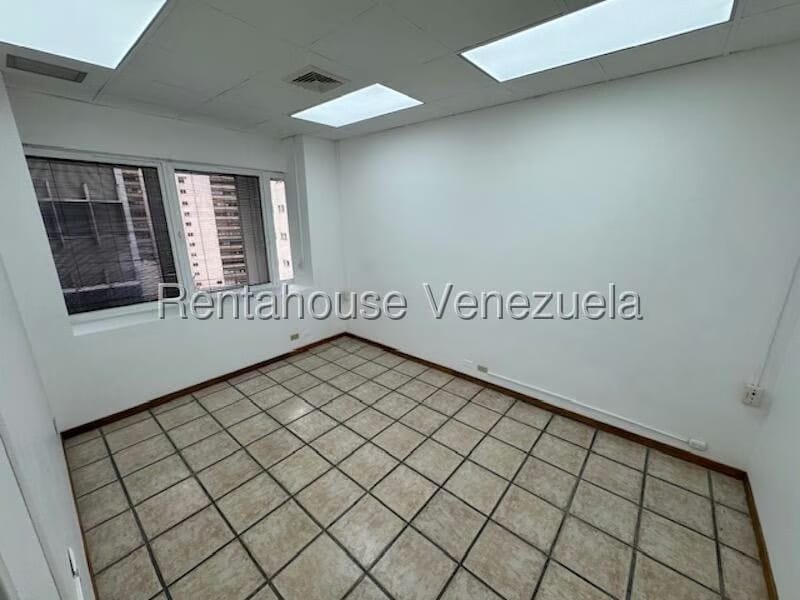 Comercial (Oficina) en Alquiler en Los Palos Grandes, Distrito Metropolitano - 20