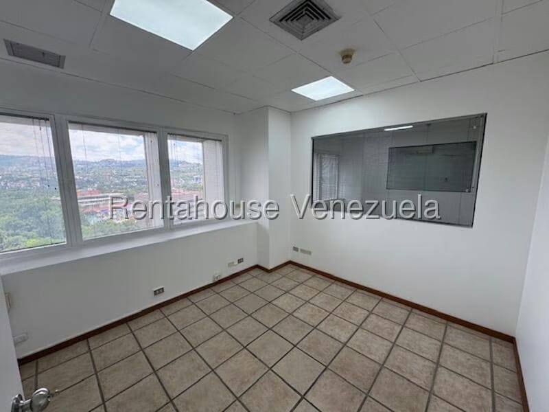 Comercial (Oficina) en Alquiler en Los Palos Grandes, Distrito Metropolitano - 21