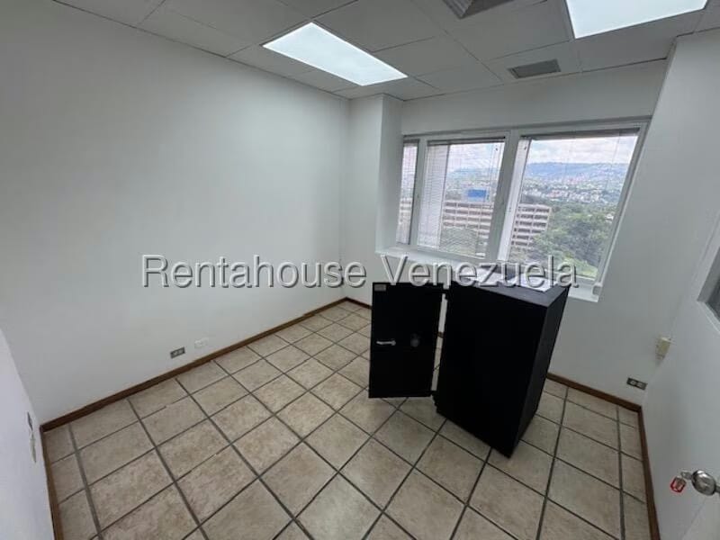 Comercial (Oficina) en Alquiler en Los Palos Grandes, Distrito Metropolitano - 22