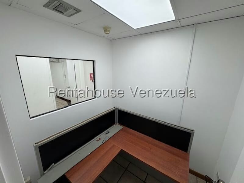 Comercial (Oficina) en Alquiler en Los Palos Grandes, Distrito Metropolitano - 24