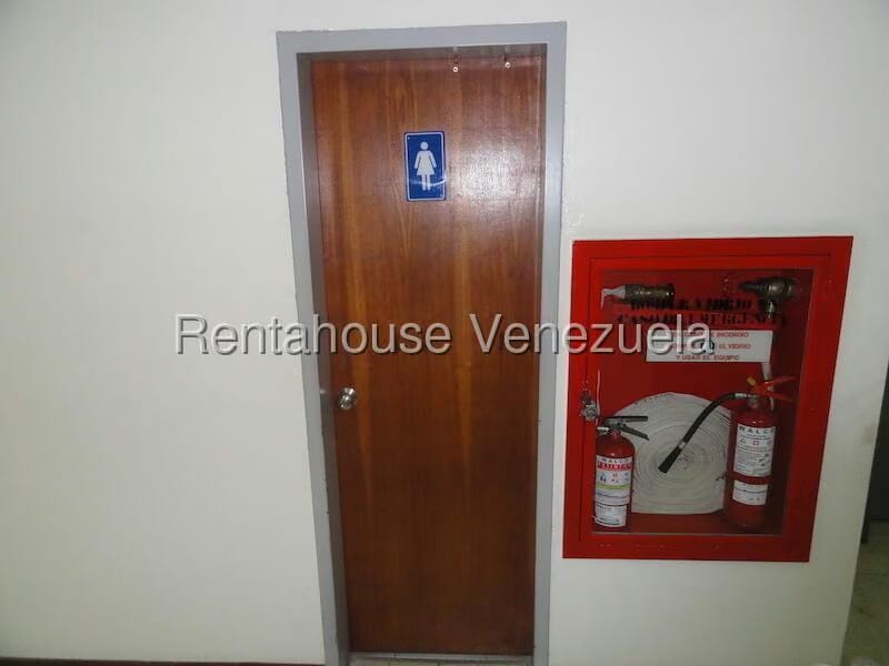 Comercial (Oficina) en Alquiler en Los Palos Grandes, Distrito Metropolitano - 25