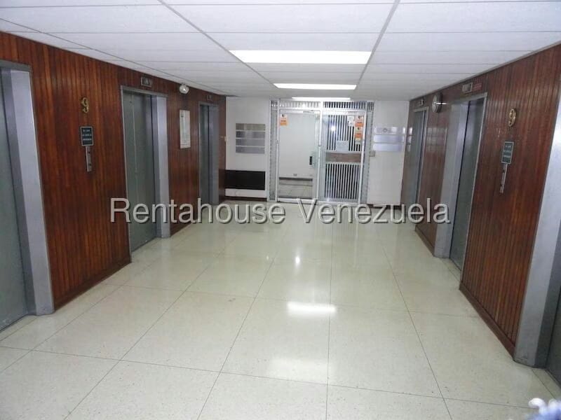 Comercial (Oficina) en Alquiler en Los Palos Grandes, Distrito Metropolitano - 4